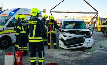 Vier Verletzte nach Frontalzusammenstoß auf der B139 vor dem Haid Center