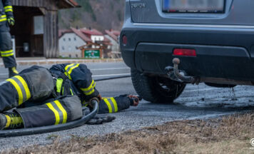 Brand im Unterboden eines Autos löst Feuerwehreinsatz in St. Pankraz aus