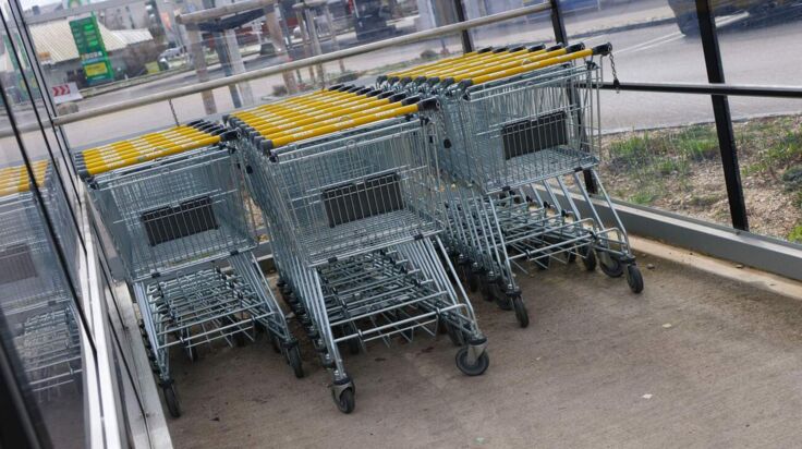 Kind in Ried im Innkreis aus Einkaufswagen befreit