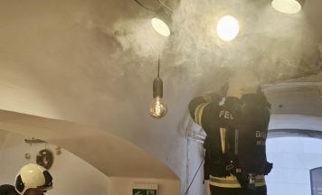 Brandgeruch in Wohnhaus in Enns: Glosender Holzträger im Mauerwerk entdeckt