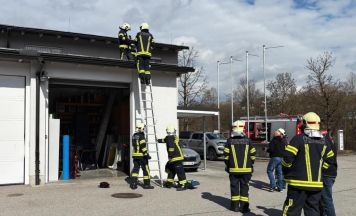 Brand an Photovoltaikanlage im Feuerwehrhaus rasch unter Kontrolle