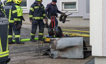 Feuerwehr löscht Brand in Gebäude in Kematen an der Krems