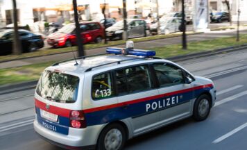 Mann droht mit Messer nach Bierdiebstahl in Welser Tankstelle