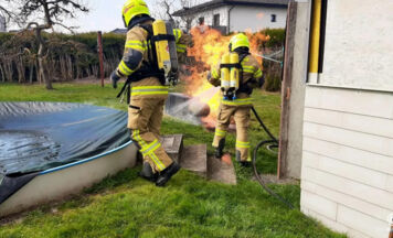 Feuerwehr löscht brennenden Gasofen in Scharten