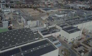 Feuerwehr löscht Brand in Laakirchner Unternehmen binnen kurzer Zeit