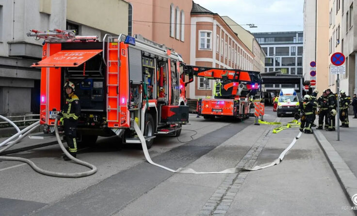 Feuerwehreinsatz beim Küchenbrand in Linz. (Fotocredit: fotokerschi.at / Amato Gabriel)