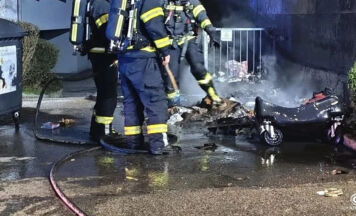 Containerbrand in Leonding: Feuerwehr verhindert Übergreifen der Flammen