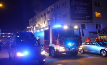 Bewohnerin bei Zimmerbrand in betreuter Wohneinrichtung in Wels-Neustadt gerettet