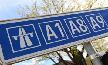 Alkolenker bretterte mit 250 km/h über die A1