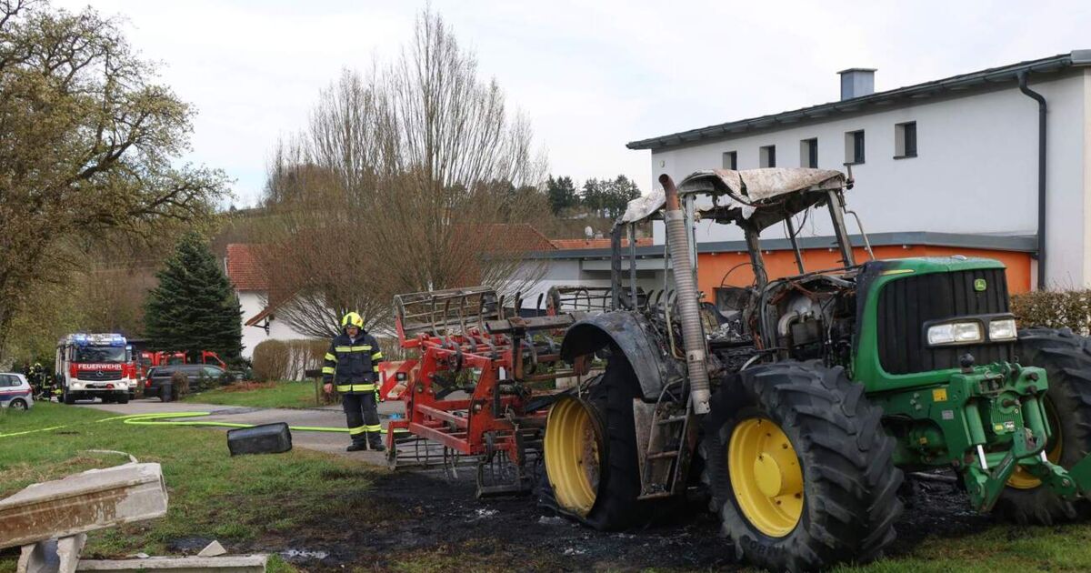 Traktor in Krenglbach in Vollbrand