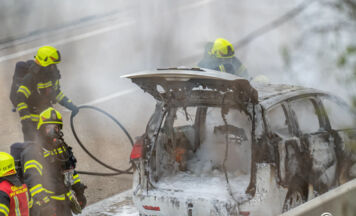 Auto gerät auf der Pyhrnautobahn in Vollbrand – sieben Feuerwehren auf A9 im Einsatz
