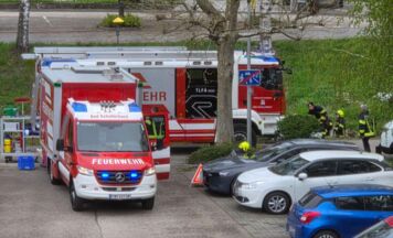 Ölfilm auf der Trattnach löst umfangreichen Feuerwehreinsatz in Bad Schallerbach aus