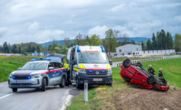 Alkolenker überschlägt sich mit Pkw in Wartberg an der Krems