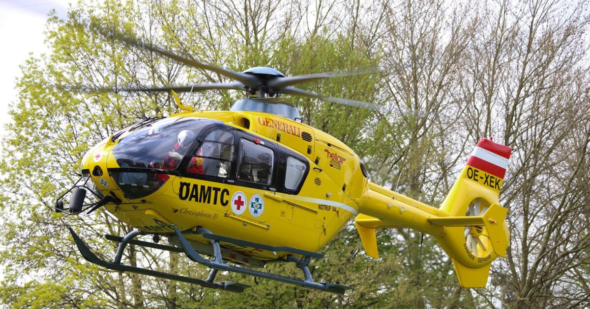 Moped rider seriously injured in collision with car in Ebensee