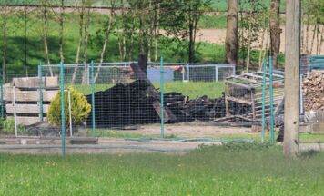 Holzhaufenbrand auf Bauernhof in Wendling