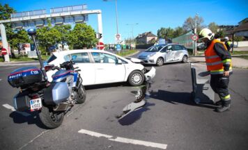 Zwei Verletzte nach Zusammenstoß im Kreuzungsbereich in Wels-Pernau