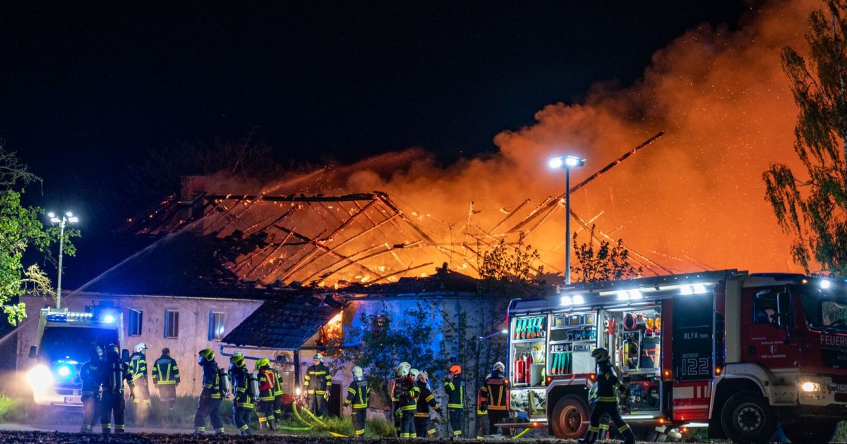 Farmhouse in Katsdorf fully engulfed in flames – two people rescued