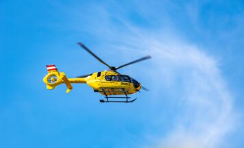 Vierjähriger in Moosbach von Auto erfasst und schwer verletzt