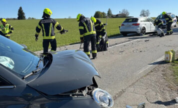 Feuerwehr sichert Unfallstelle in Hellmonsödt ab