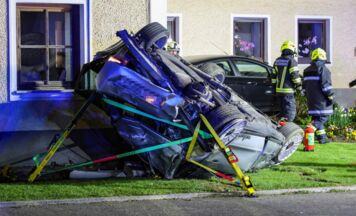 Autofahrer nach Unfall in Heiligenberg in Wrack eingeklemmt