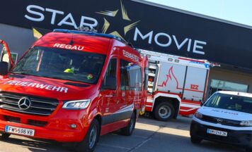 Kino in Regau nach Brand geräumt – drei Feuerwehren im Einsatz