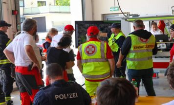Autolenker prallte in Stroheim gegen Baum und verschwand