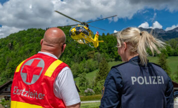 Lenker bei Unfall in Windischgarsten eingeklemmt und per Hubschrauber ins Krankenhaus geflogen