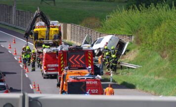 Kleintransporter auf der Pyhrnautobahn schwer verunglückt