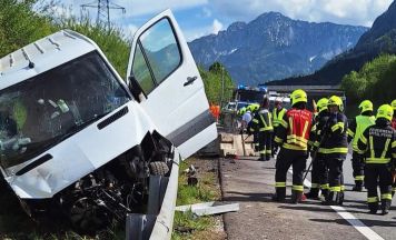 Kleinbus verunglückte auf der Pyhrnautobahn: vier Verletzte