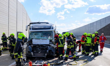 15 Verletzte bei schwerem Auffahrunfall auf der A1 bei Ansfelden