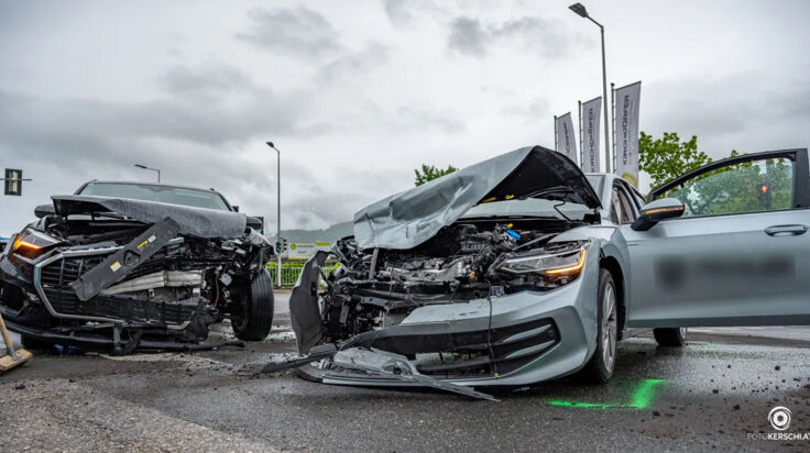 Zwei Verletzte bei Kreuzungsunfall auf der B138 in Kirchdorf