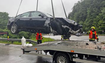 Auto stürzte in St. Agatha in den Freyentalerbach