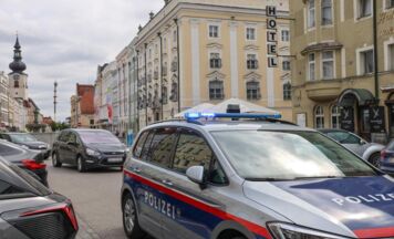 Schwer bewaffnet: Polizeieinsatz im Rathaus in Wels-Innenstadt sorgte für Aufregung