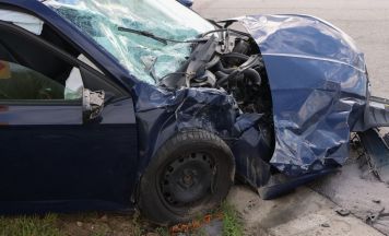 Schwerer Kreuzungsunfall mit Auto und Transporter in Taiskirchen
