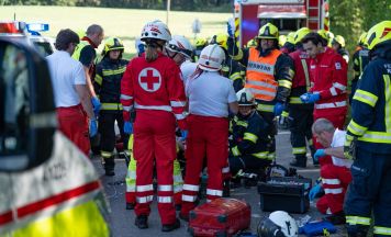 Quadfahrerin prallte in Hellmonsödt gegen Baum