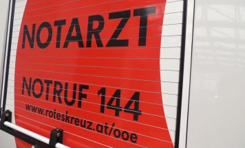 Motorradfahrer in Putzleinsdorf bei Zusammenstoß mit Pritschenwagen verletzt