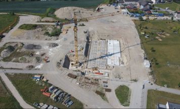 Arbeiter nach medizinischem Notfall aus Baugrube in Stadl-Paura gerettet