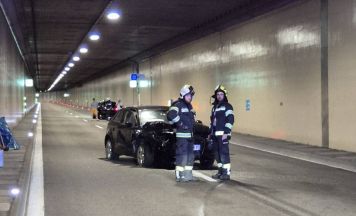 Lenkerin bei Auffahrunfall im Tunnel Ottsdorf schwer verletzt