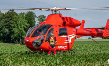 Holzrückewagen stürzte in Kremsmünster um: Person eingeklemmt