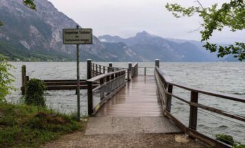 Rettungseinsatz am Traunsee nach Verletzung in Gmunden