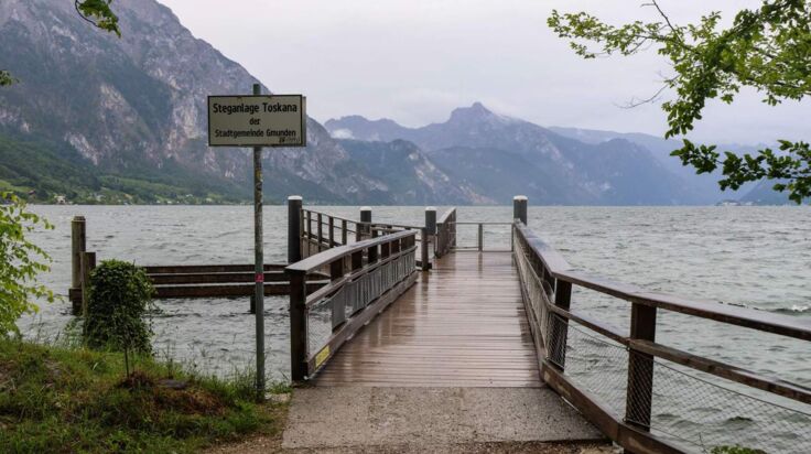 Rettungseinsatz am Traunsee nach Verletzung in Gmunden
