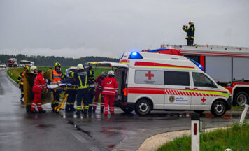 Zwei Verletzte nach Unfall mit Mopedauto in Schiedlberg