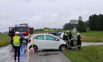 Zwei Autos kollidierten in Handenberg