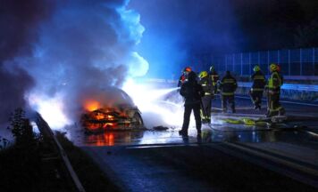 Auto brannte auf der Welser Autobahn bei Weißkirchen