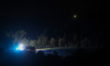 Nächtliche Suchaktion in Edt bei Lambach mit Feuerwehrdrohne und Polizeihubschrauber