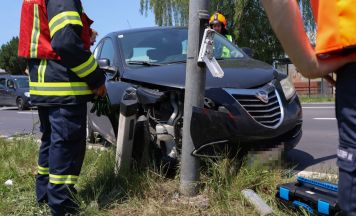 Auto prallte in Marchtrenk gegen Straßenlaterne