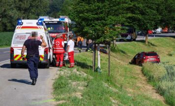 Person nach Kollision auf Wallerner Straße aus Auto gerettet