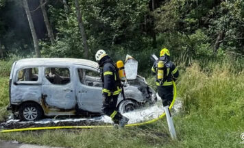 Auto geriet auf der A1 bei Allhaming in Brand