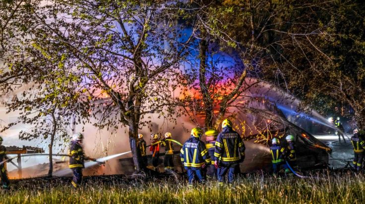Großbrand in Lochen am See: Über 250 Kräfte im Einsatz