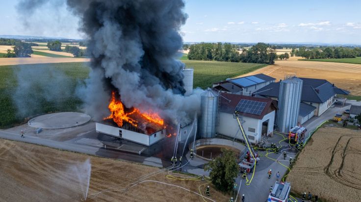 20 Feuerwehren bei Großbrand in Pettenbach im Einsatz